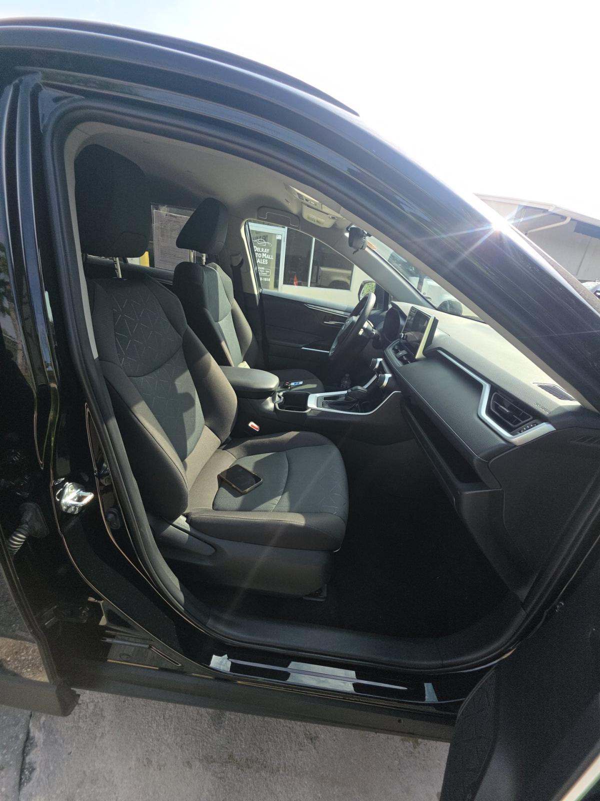 2025 Toyota RAV4 XLE FWD