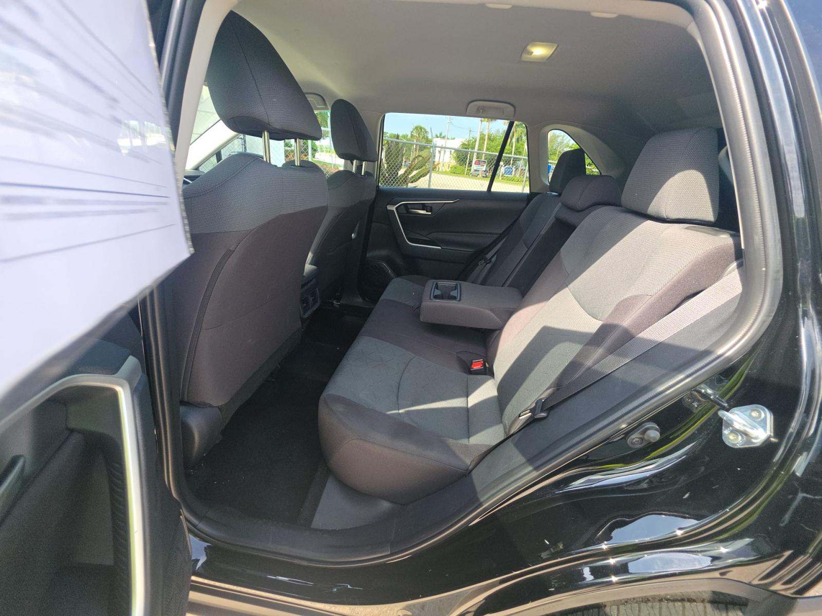 2025 Toyota RAV4 XLE FWD