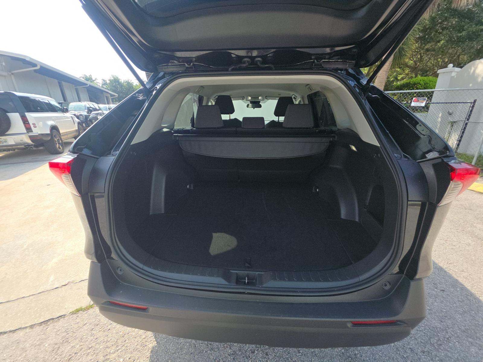 2025 Toyota RAV4 XLE FWD