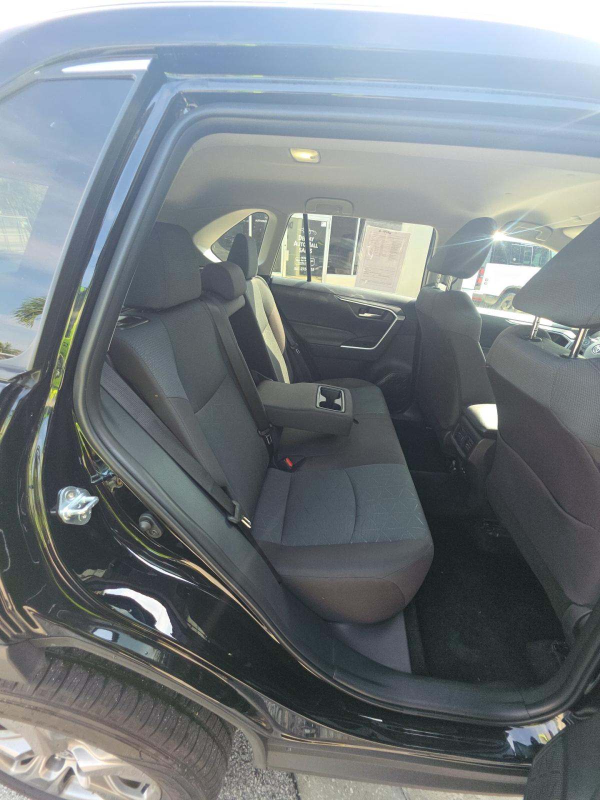 2025 Toyota RAV4 XLE FWD