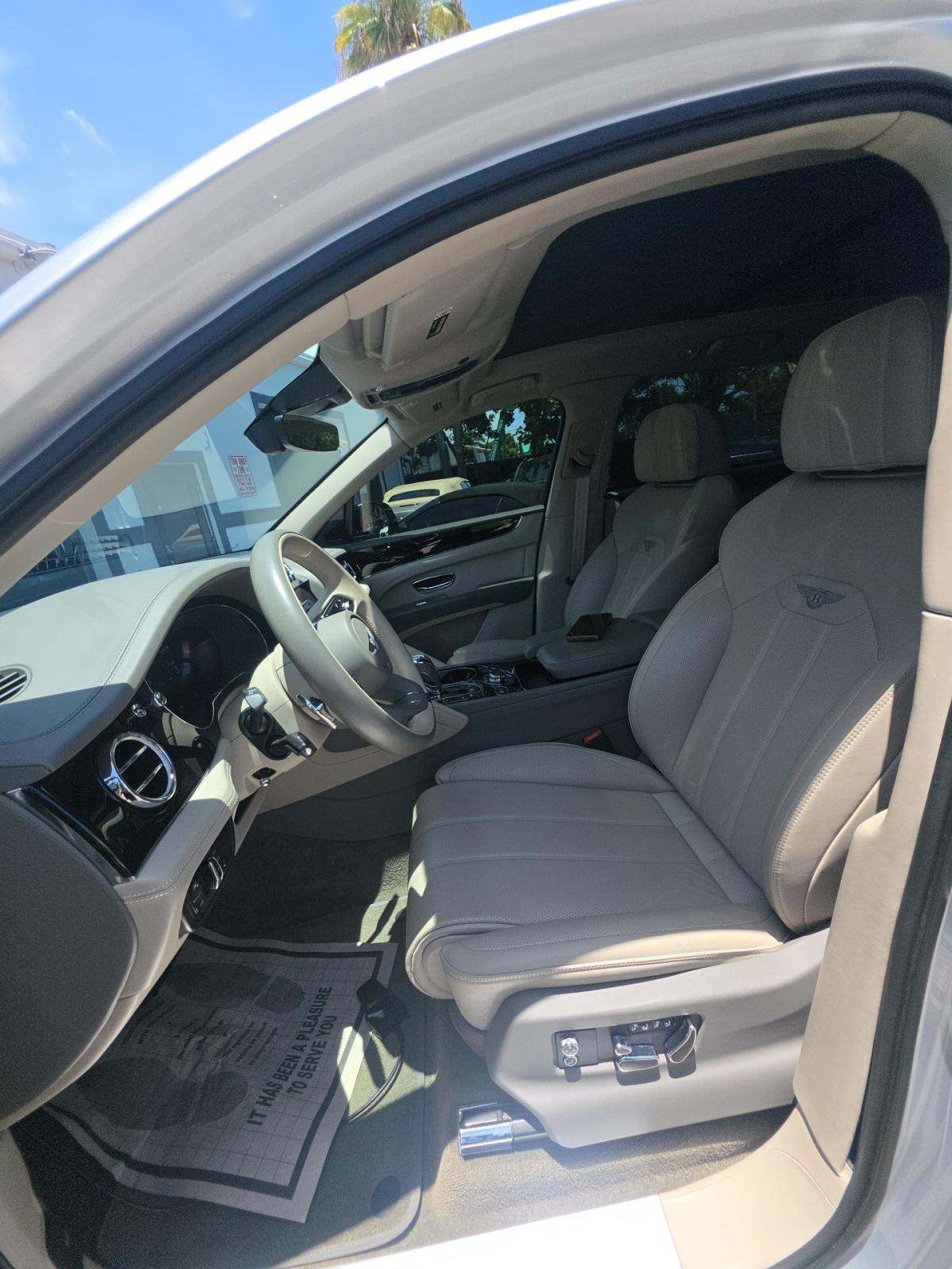 2023 Bentley Bentayga Hybrid AWD