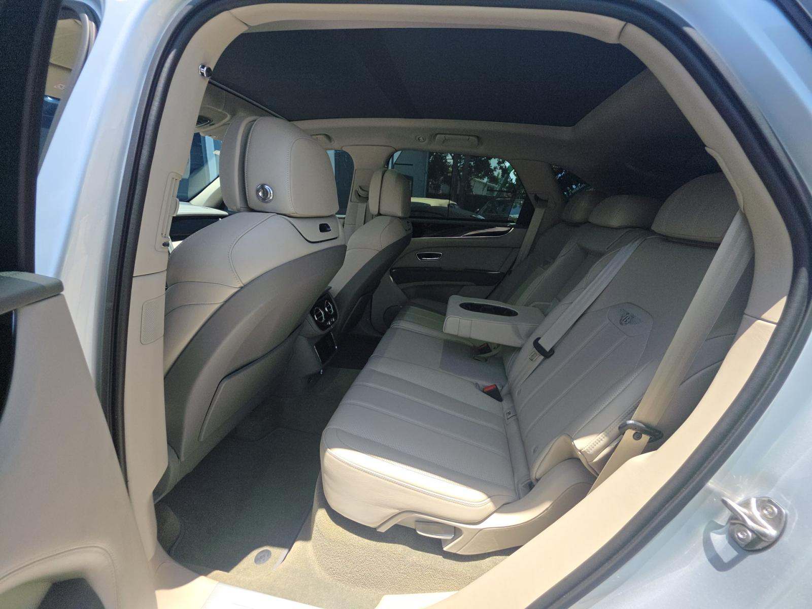 2023 Bentley Bentayga Hybrid AWD