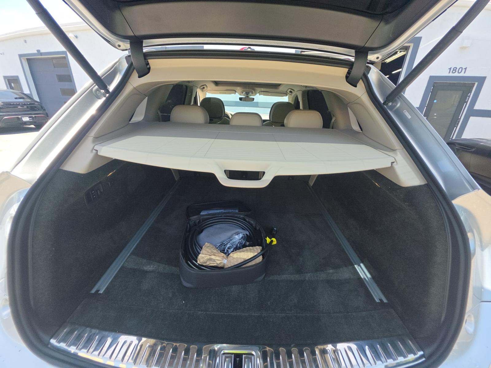 2023 Bentley Bentayga Hybrid AWD