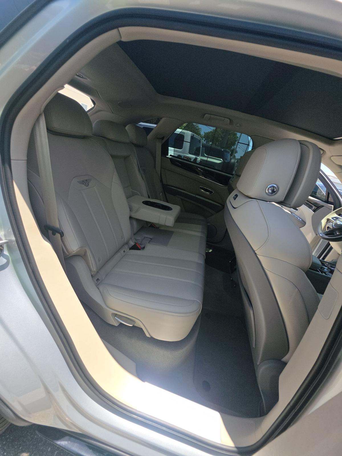 2023 Bentley Bentayga Hybrid AWD