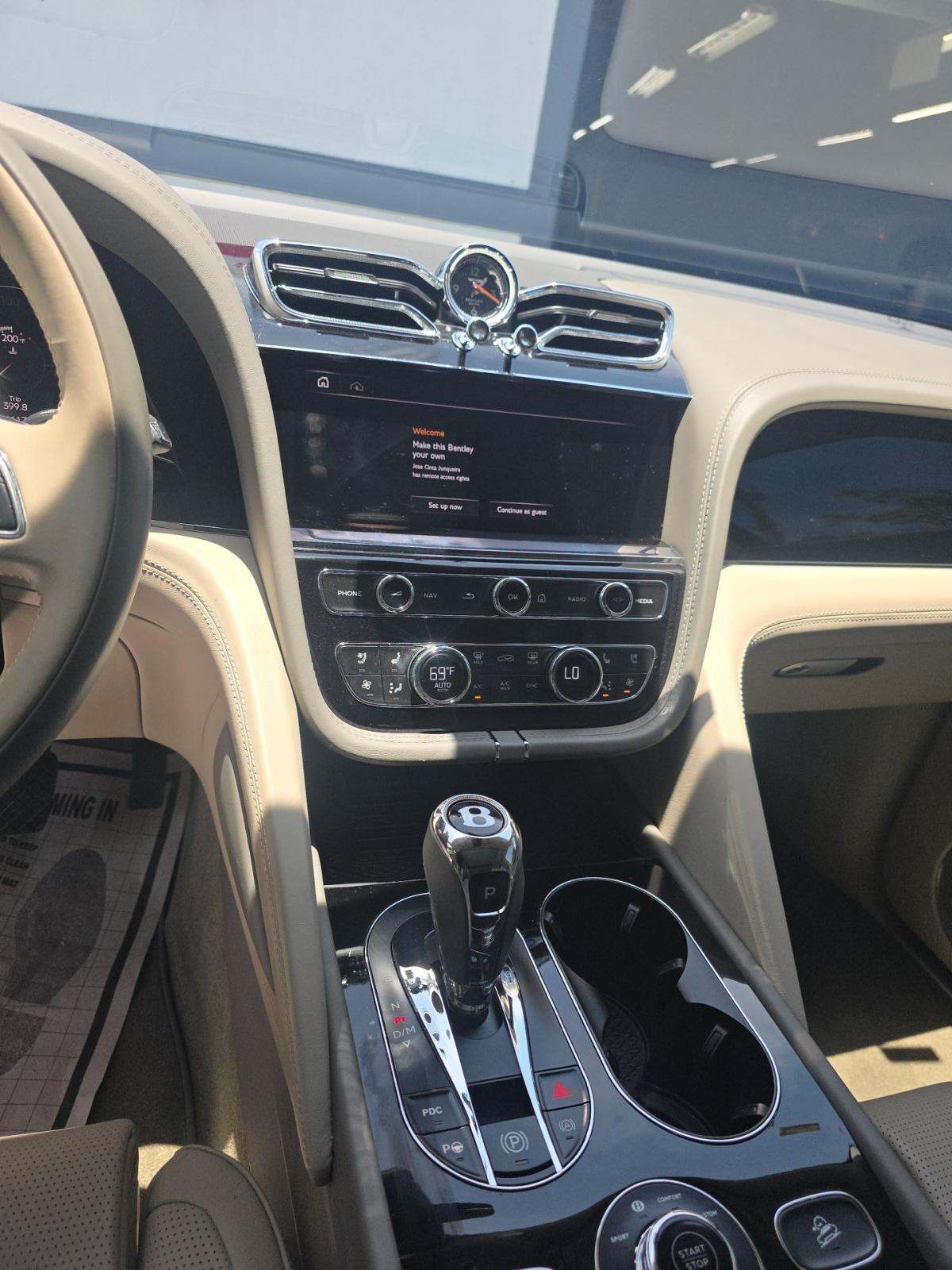 2023 Bentley Bentayga Hybrid AWD