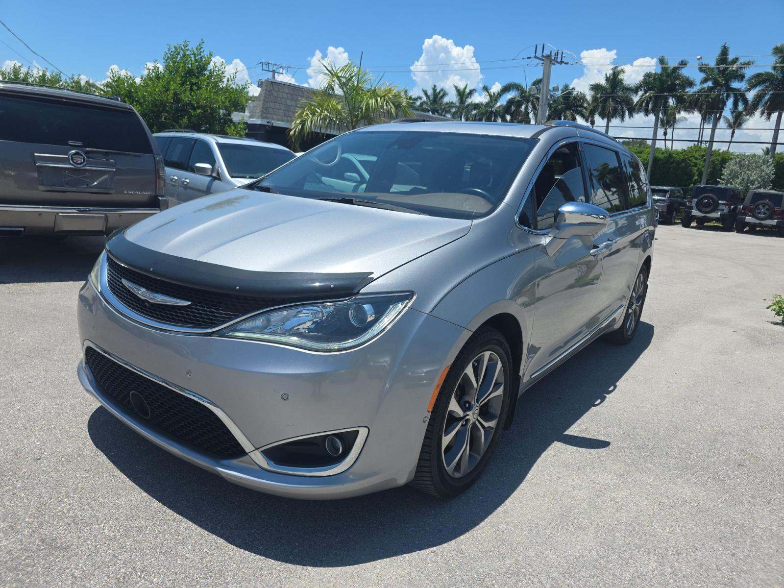 2017 Chrysler Pacifica Limited FWD