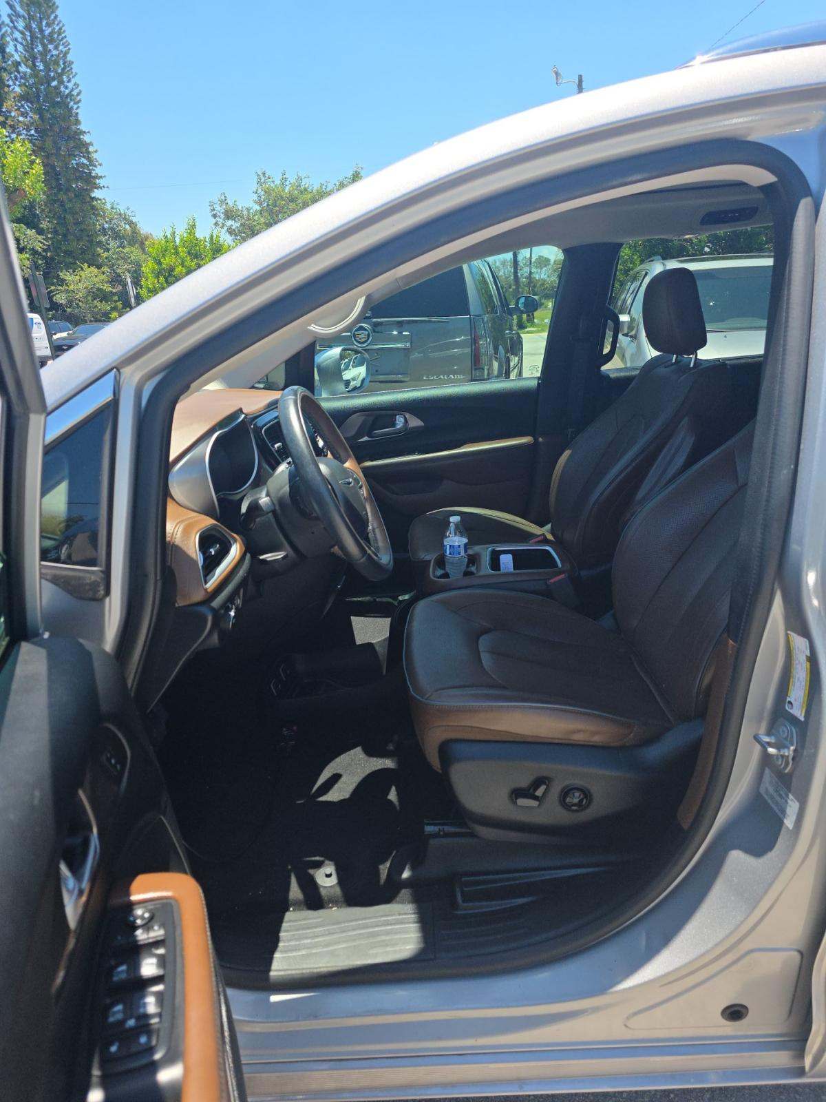 2017 Chrysler Pacifica Limited FWD