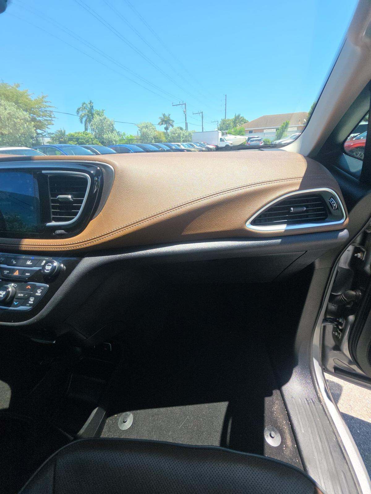 2017 Chrysler Pacifica Limited FWD