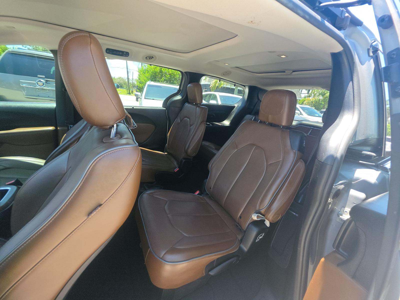 2017 Chrysler Pacifica Limited FWD