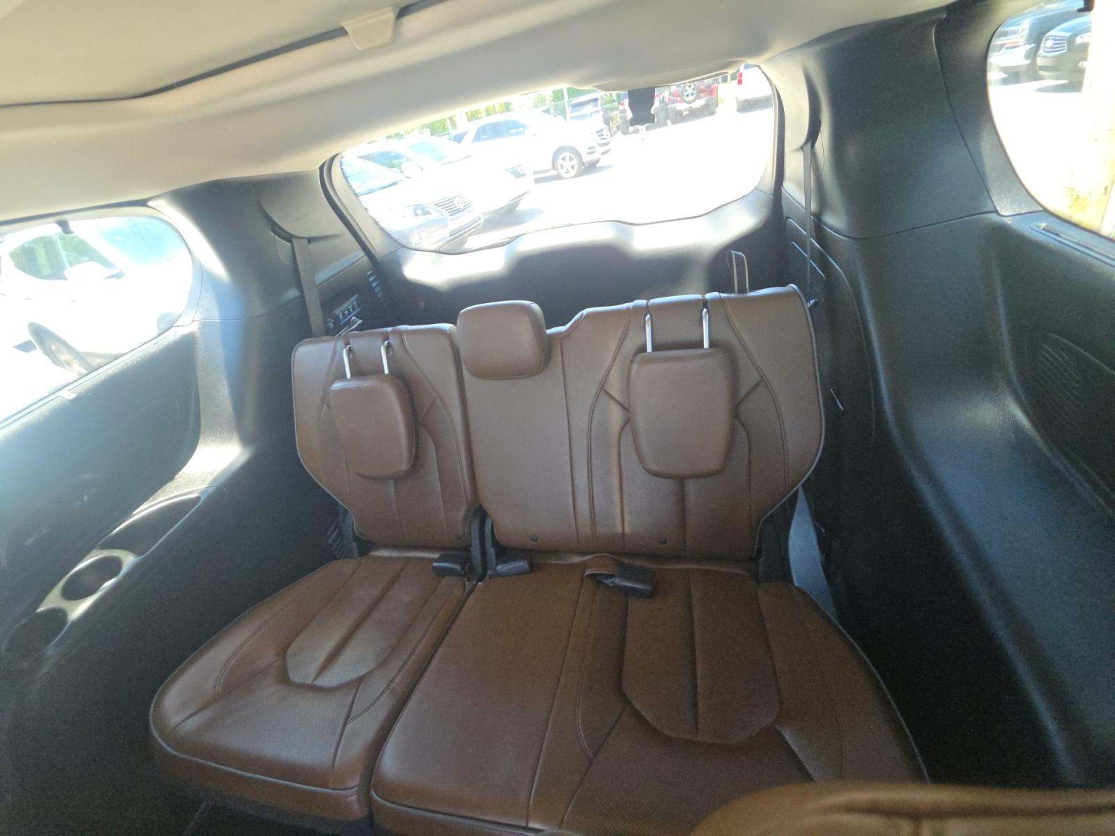 2017 Chrysler Pacifica Limited FWD
