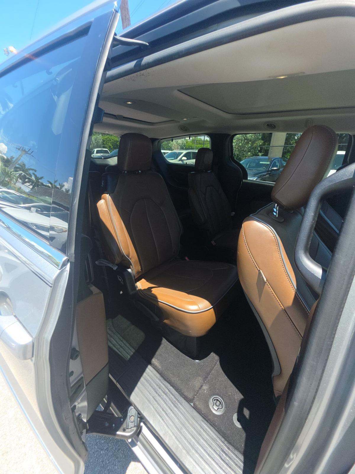 2017 Chrysler Pacifica Limited FWD