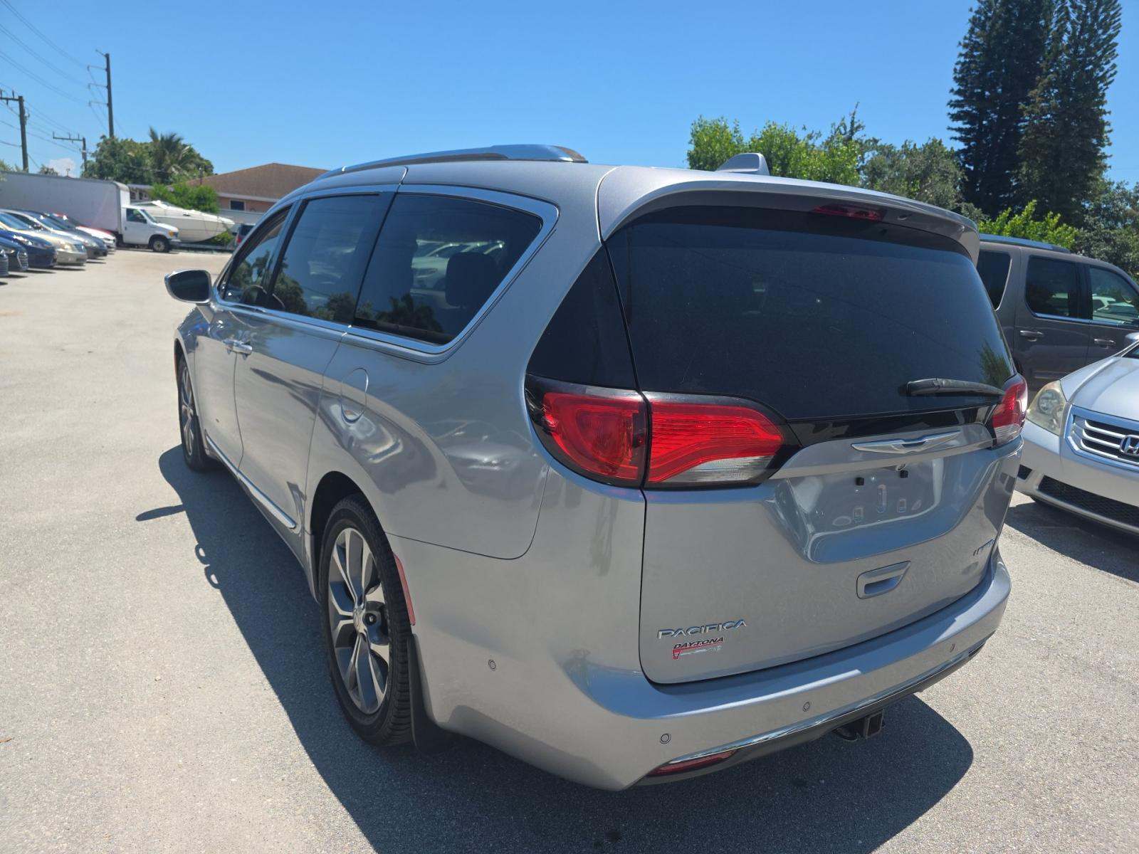 2017 Chrysler Pacifica Limited FWD