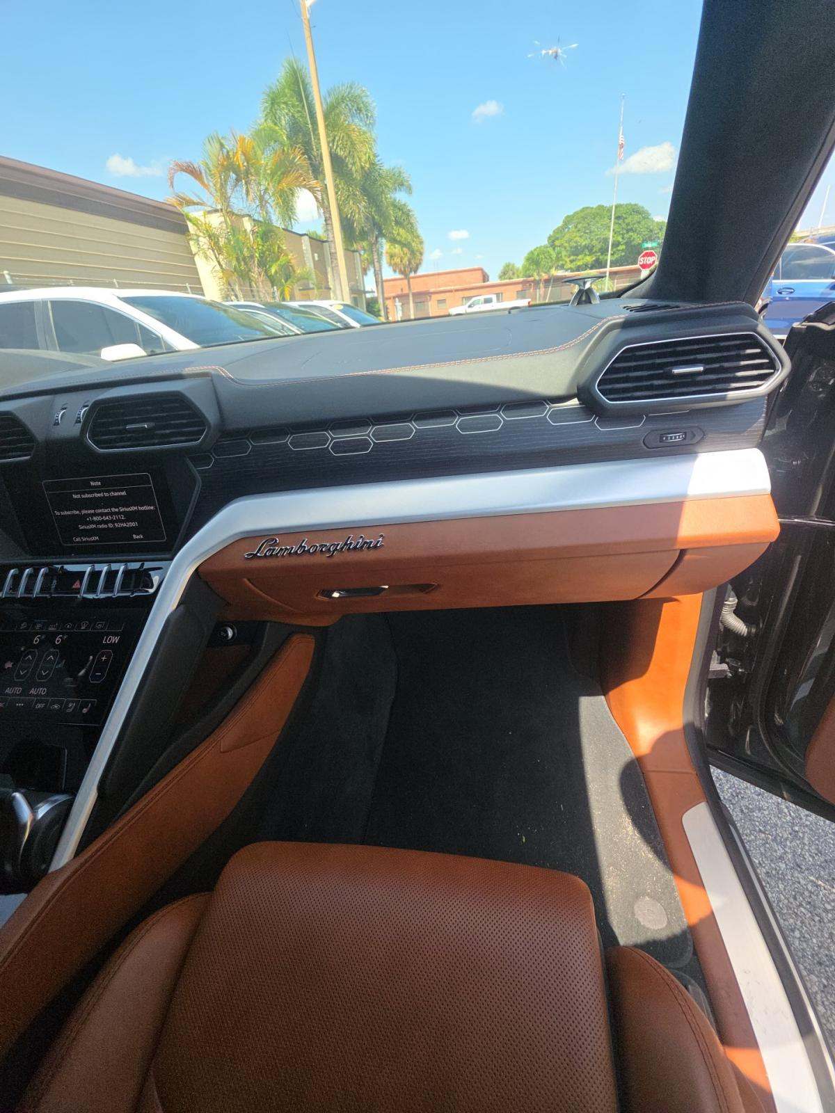 2019 Lamborghini Urus Base AWD