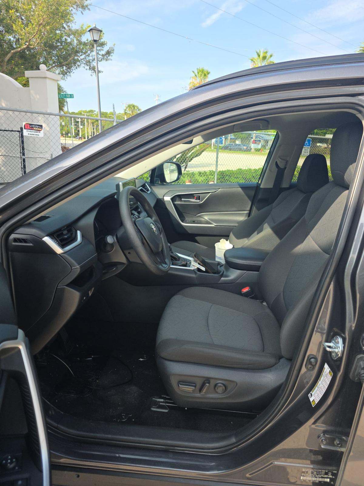 2025 Toyota RAV4 XLE FWD