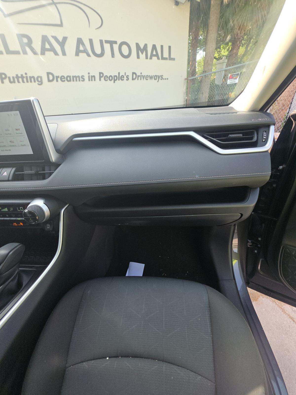 2025 Toyota RAV4 XLE FWD