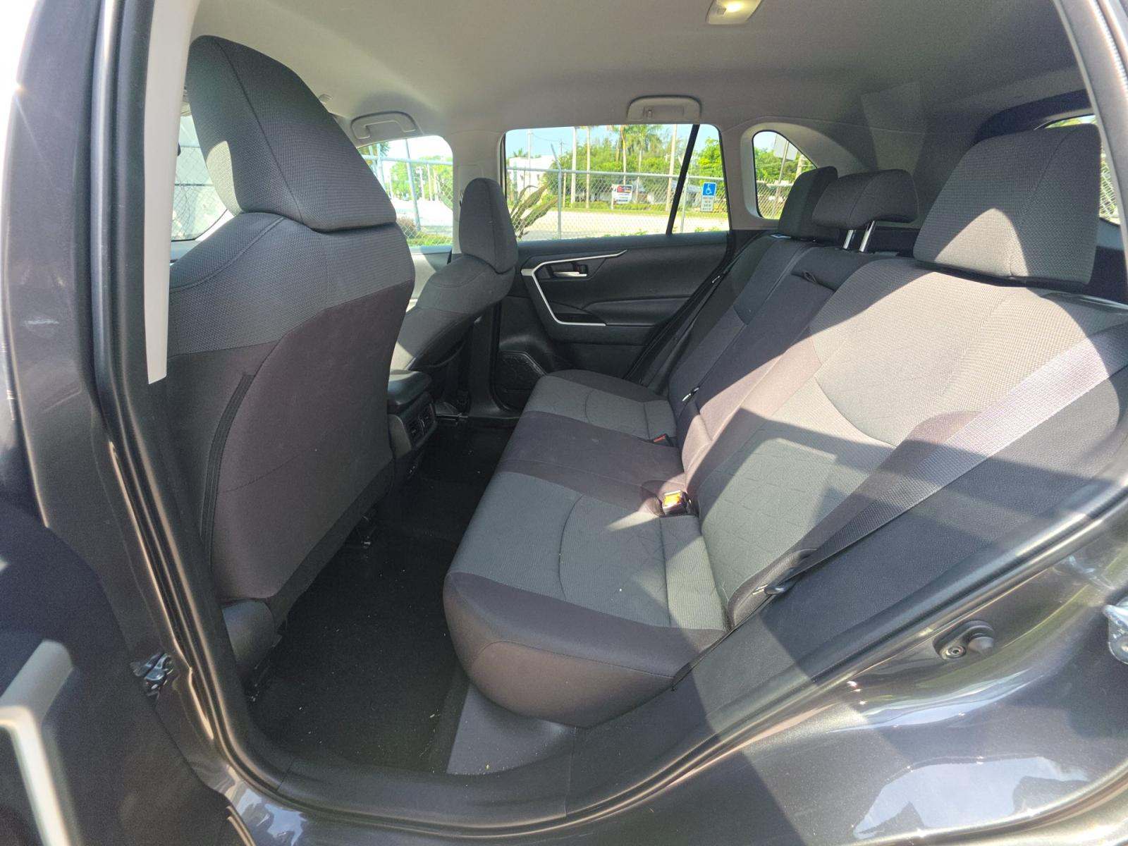 2025 Toyota RAV4 XLE FWD