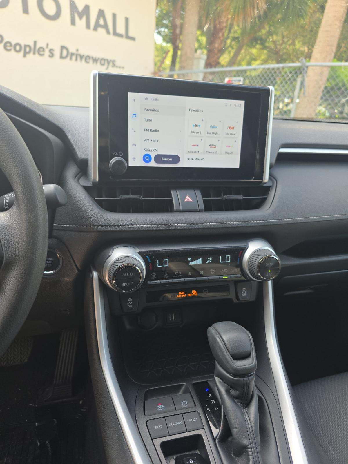 2025 Toyota RAV4 XLE FWD