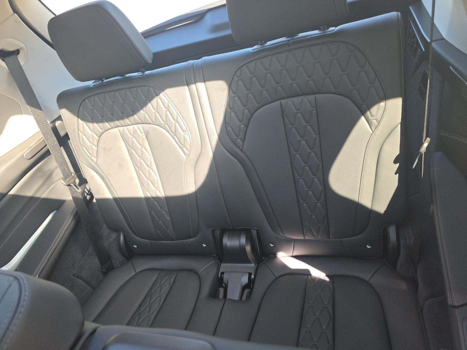 2026 BMW X7 xDrive40i AWD