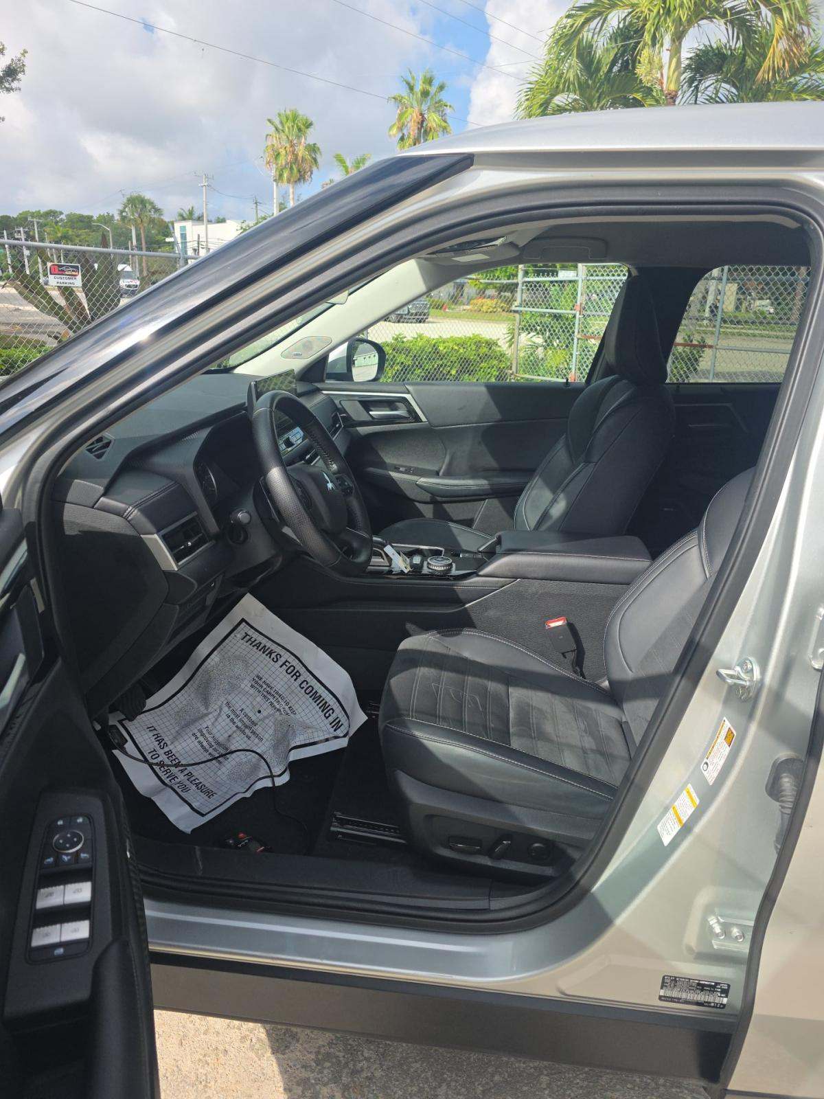 2025 Mitsubishi Outlander SE FWD