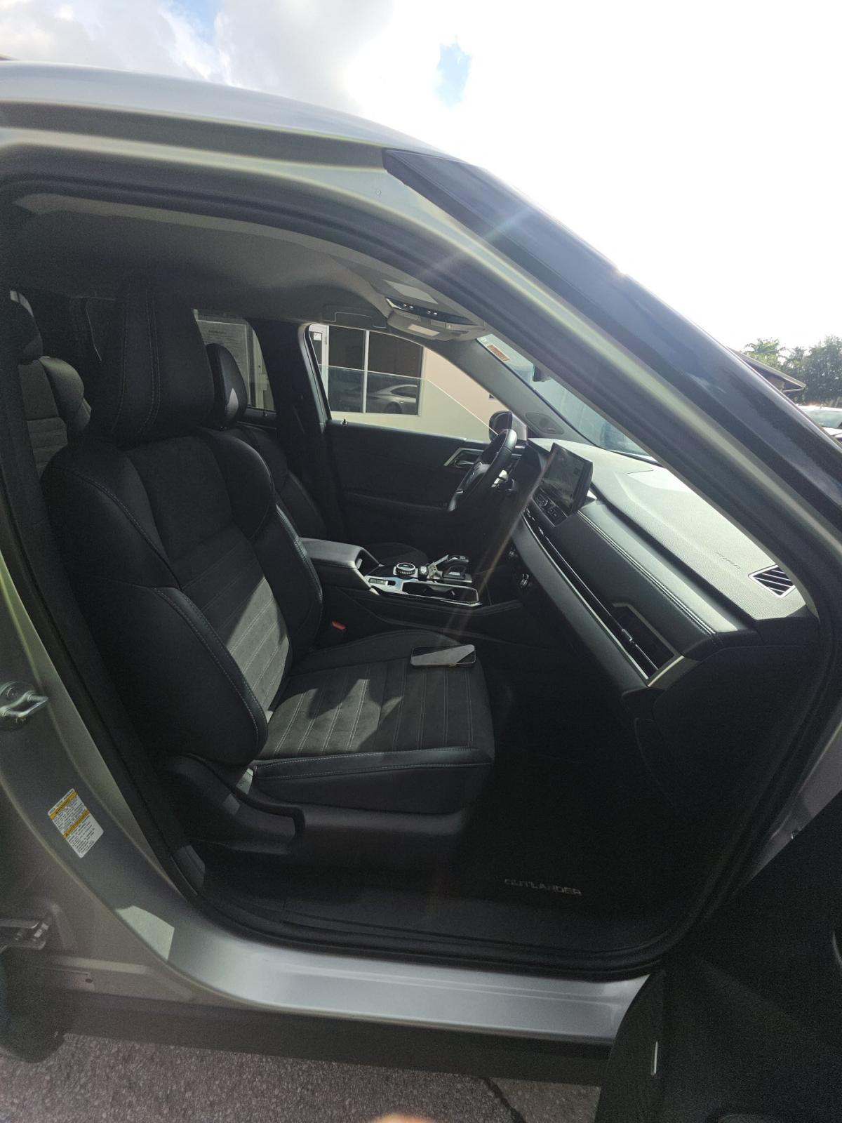 2025 Mitsubishi Outlander SE FWD
