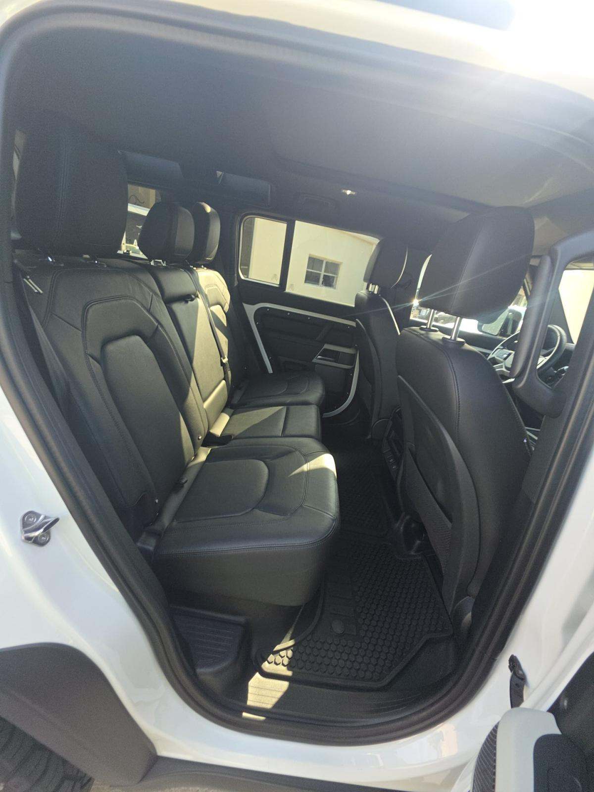 2024 Land Rover Defender 110 SE AWD