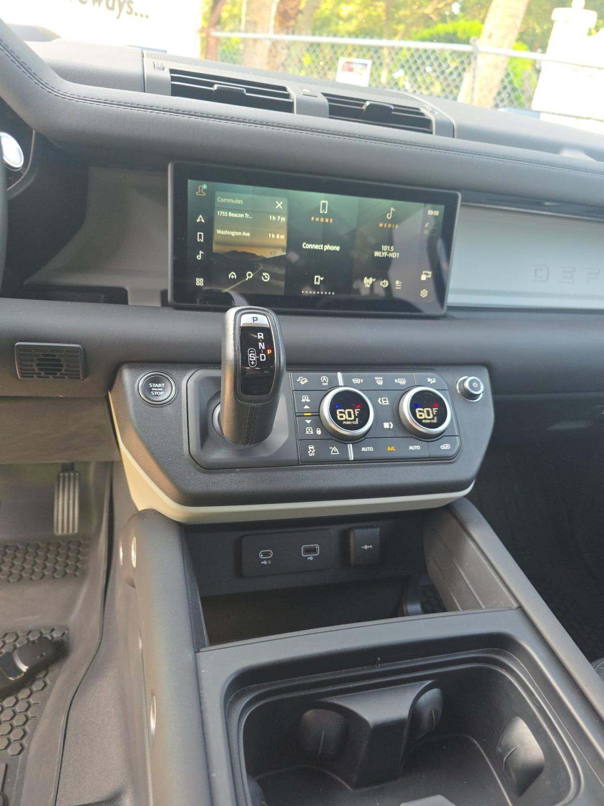 2024 Land Rover Defender 110 SE AWD