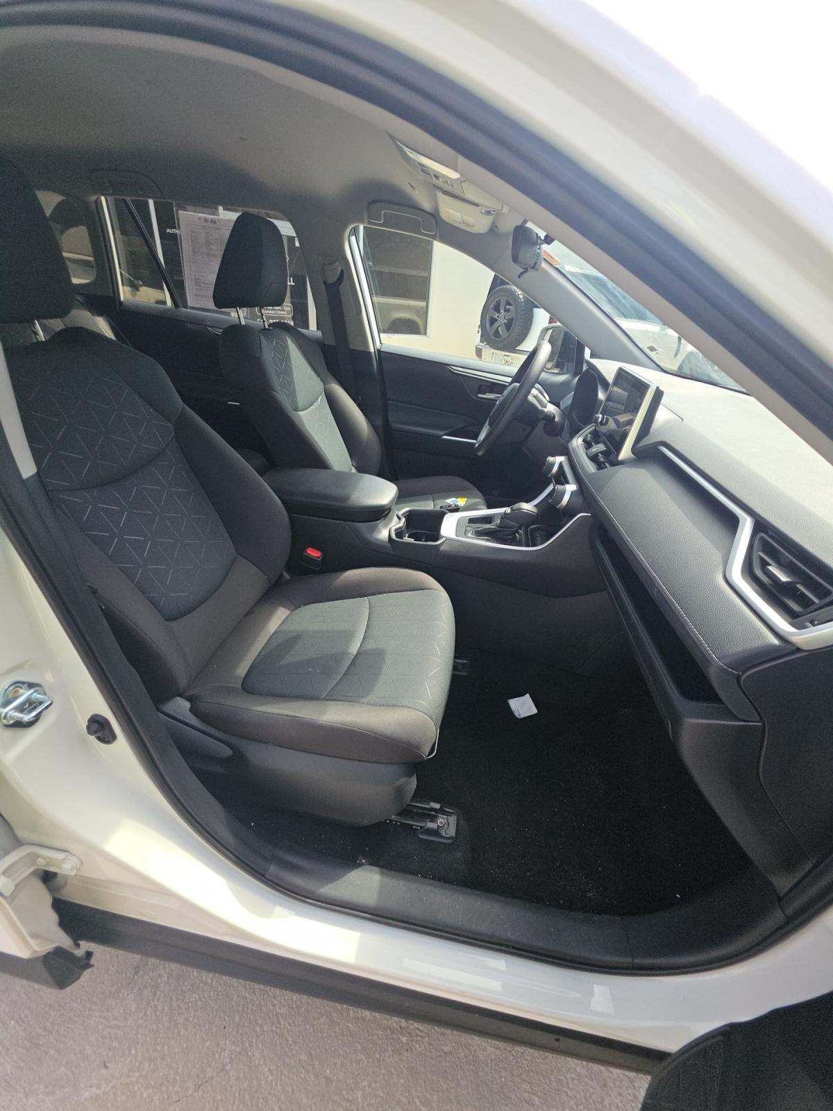 2025 Toyota RAV4 XLE FWD