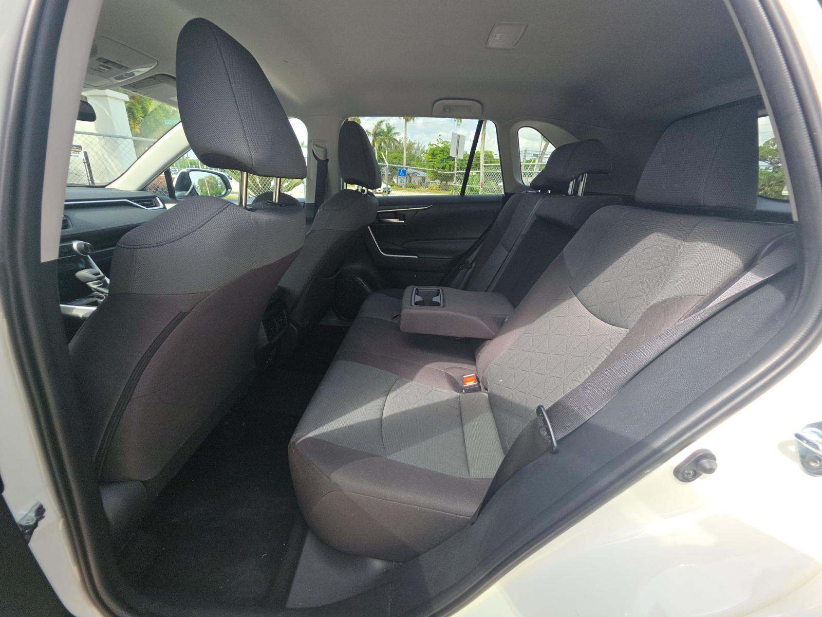 2025 Toyota RAV4 XLE FWD