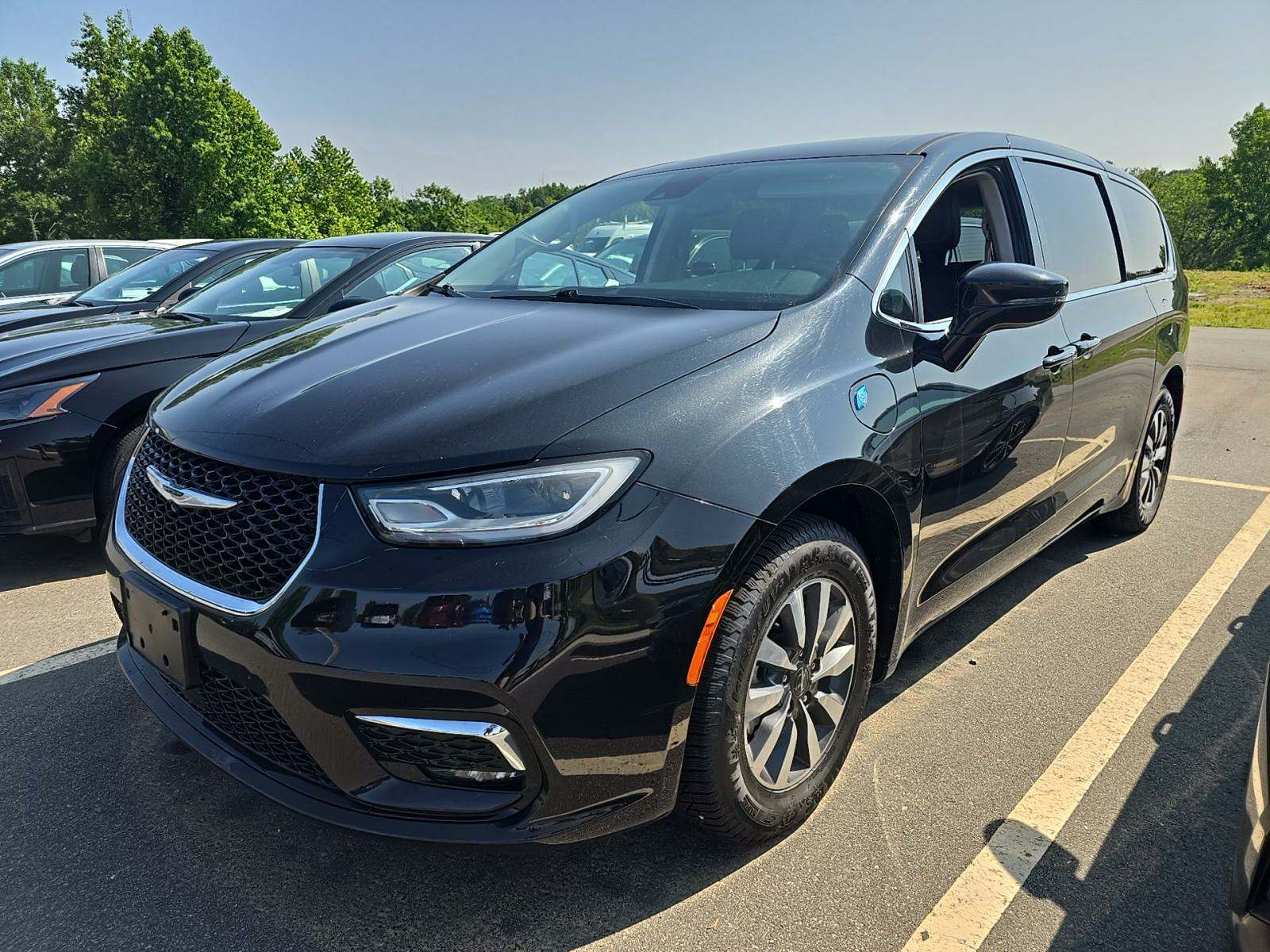 2022 Chrysler Pacifica Hybrid Touring L FWD