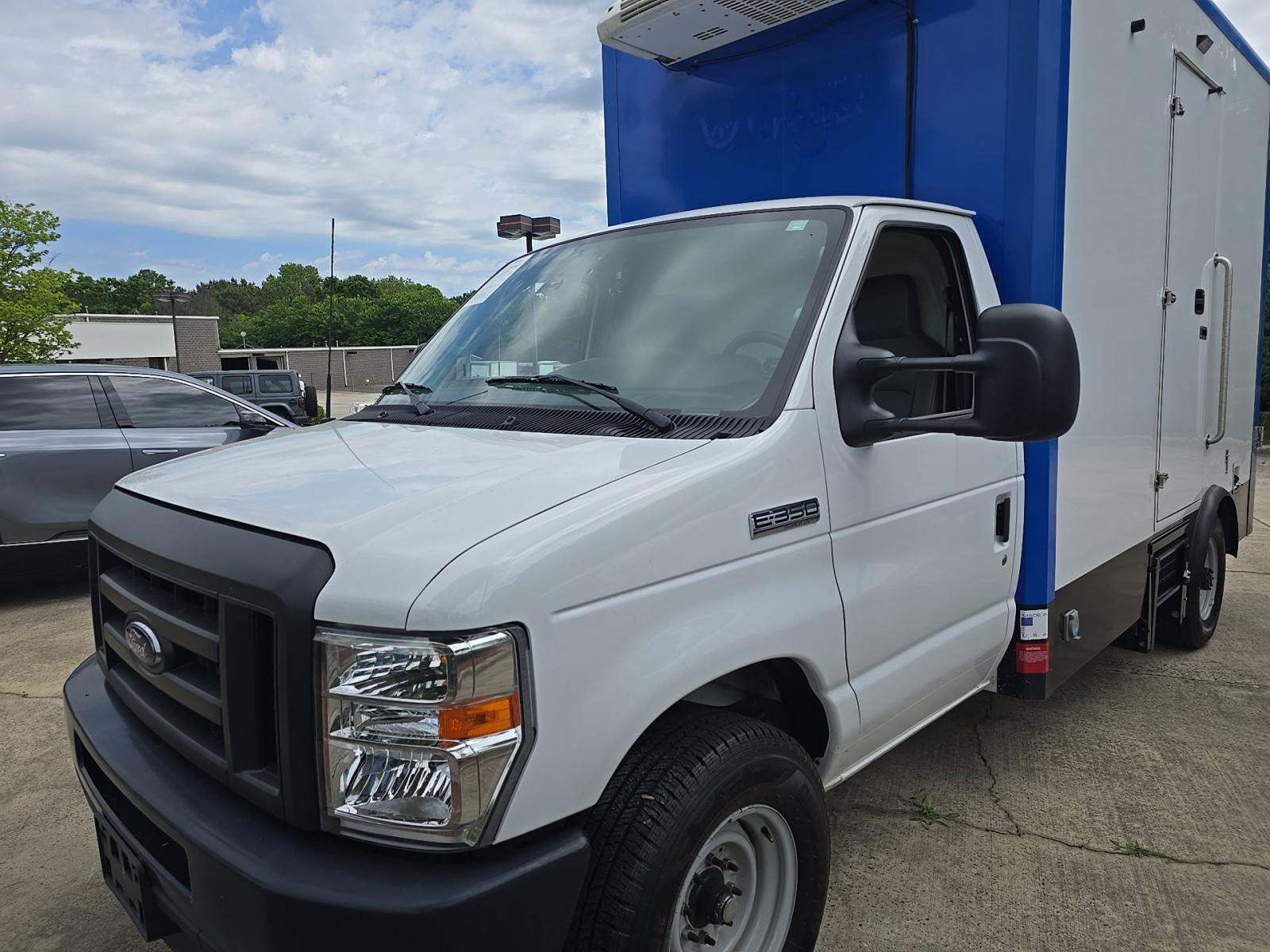 FORD E-350 - 1