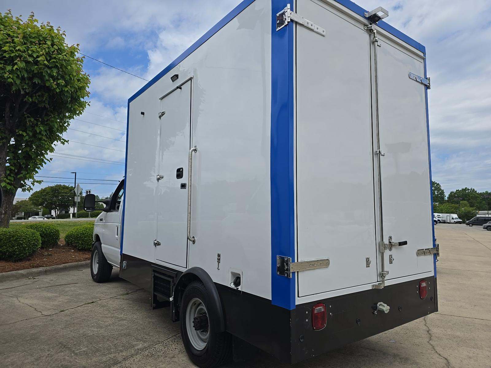 FORD E-350 - 2