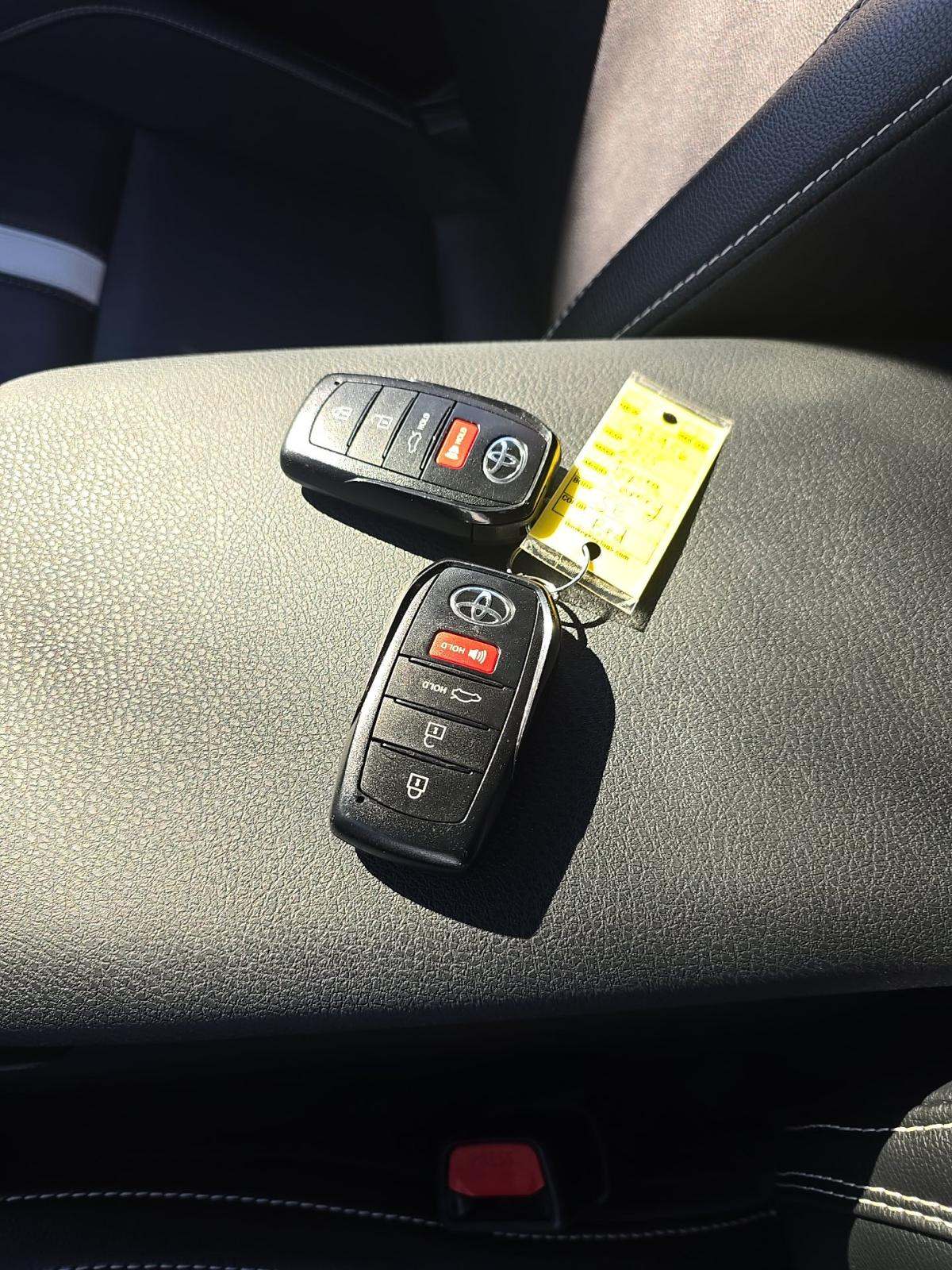 2025 Toyota Camry SE FWD