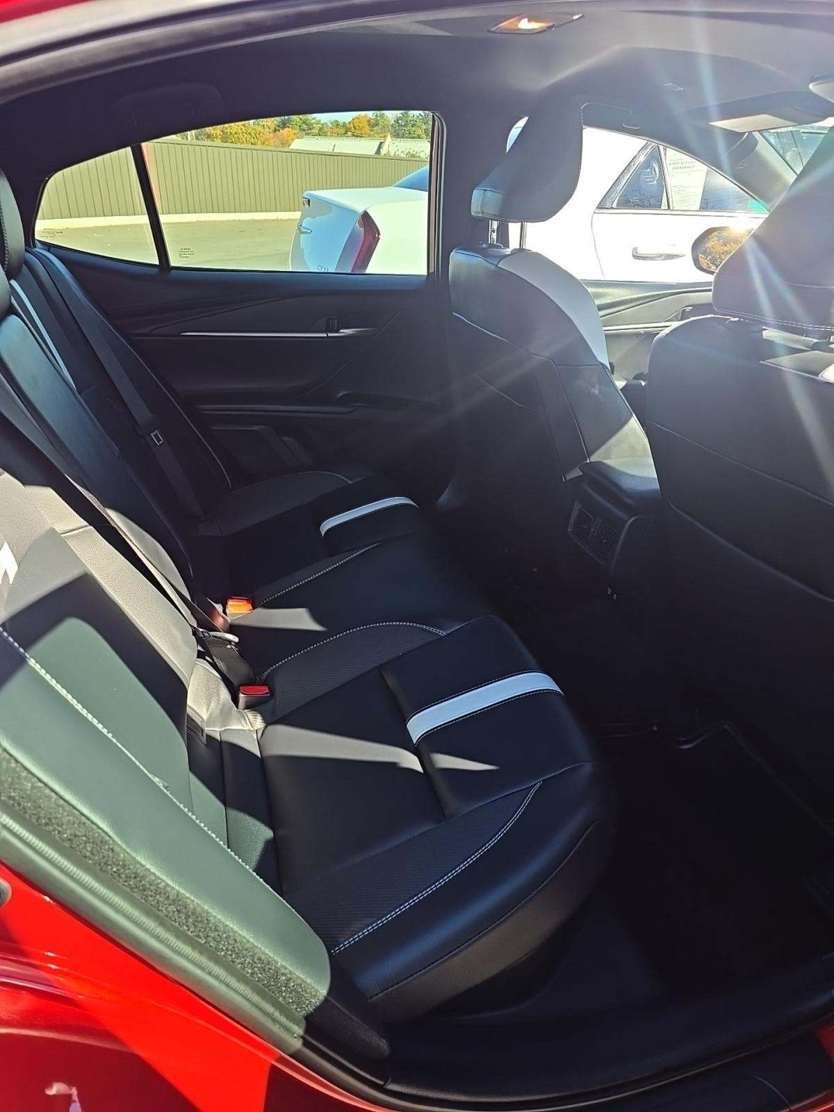 2025 Toyota Camry SE FWD