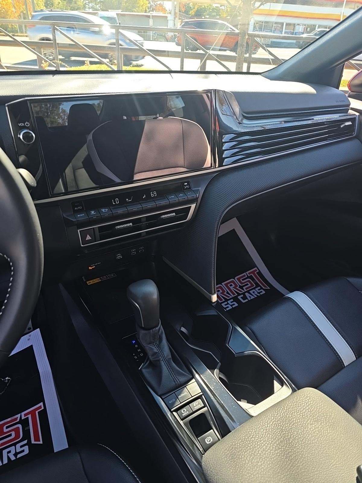 2025 Toyota Camry SE FWD