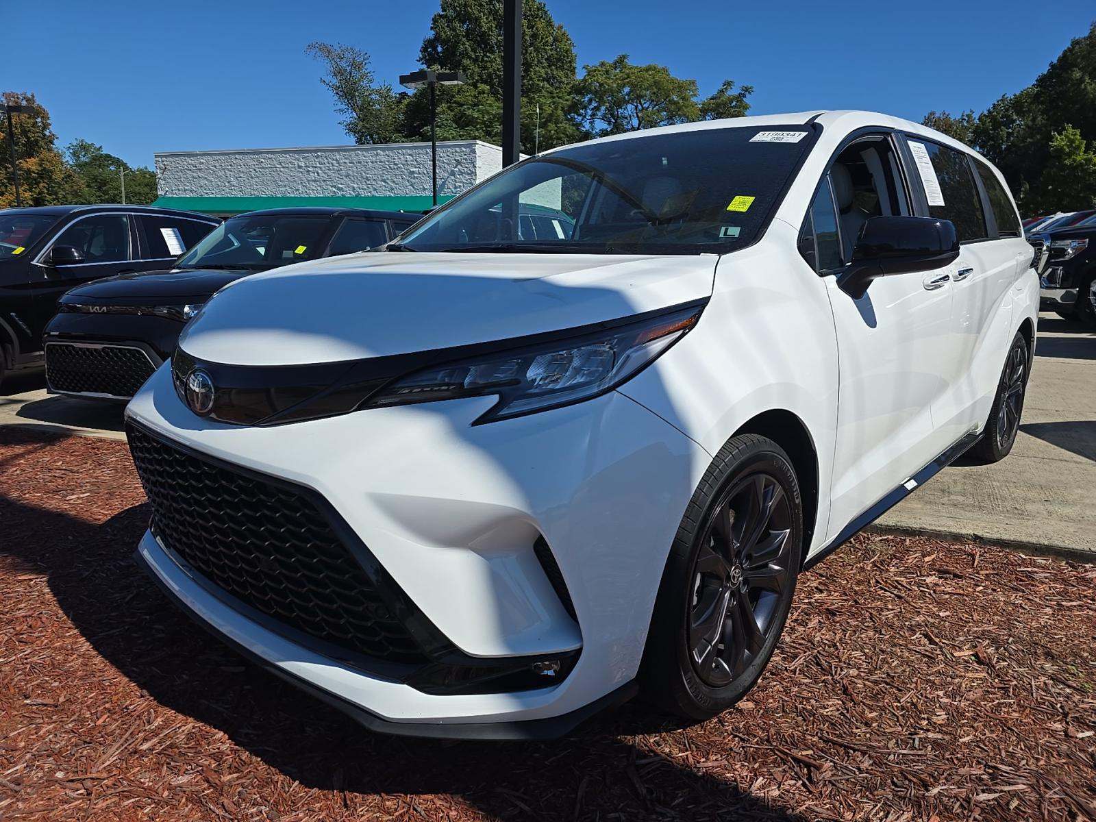 2025 Toyota Sienna XSE FWD