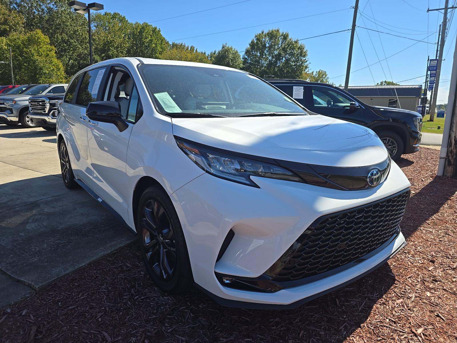 2025 Toyota Sienna XSE FWD