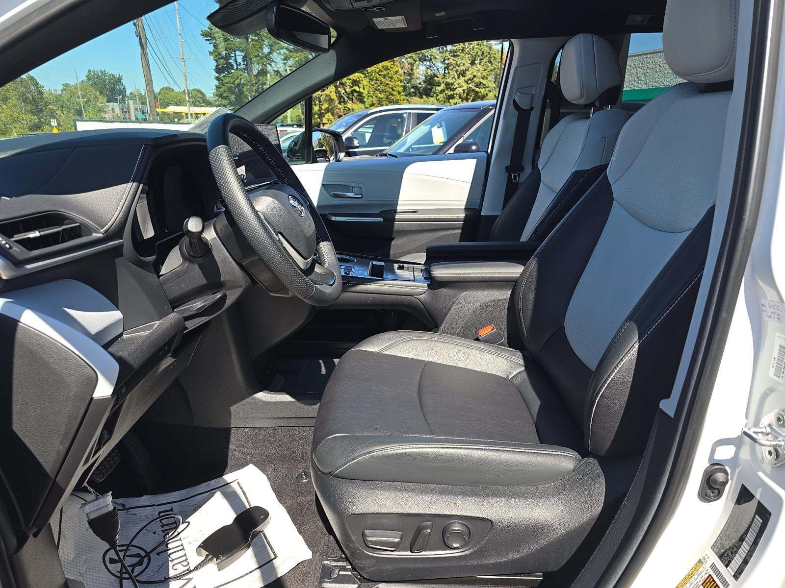 2025 Toyota Sienna XSE FWD