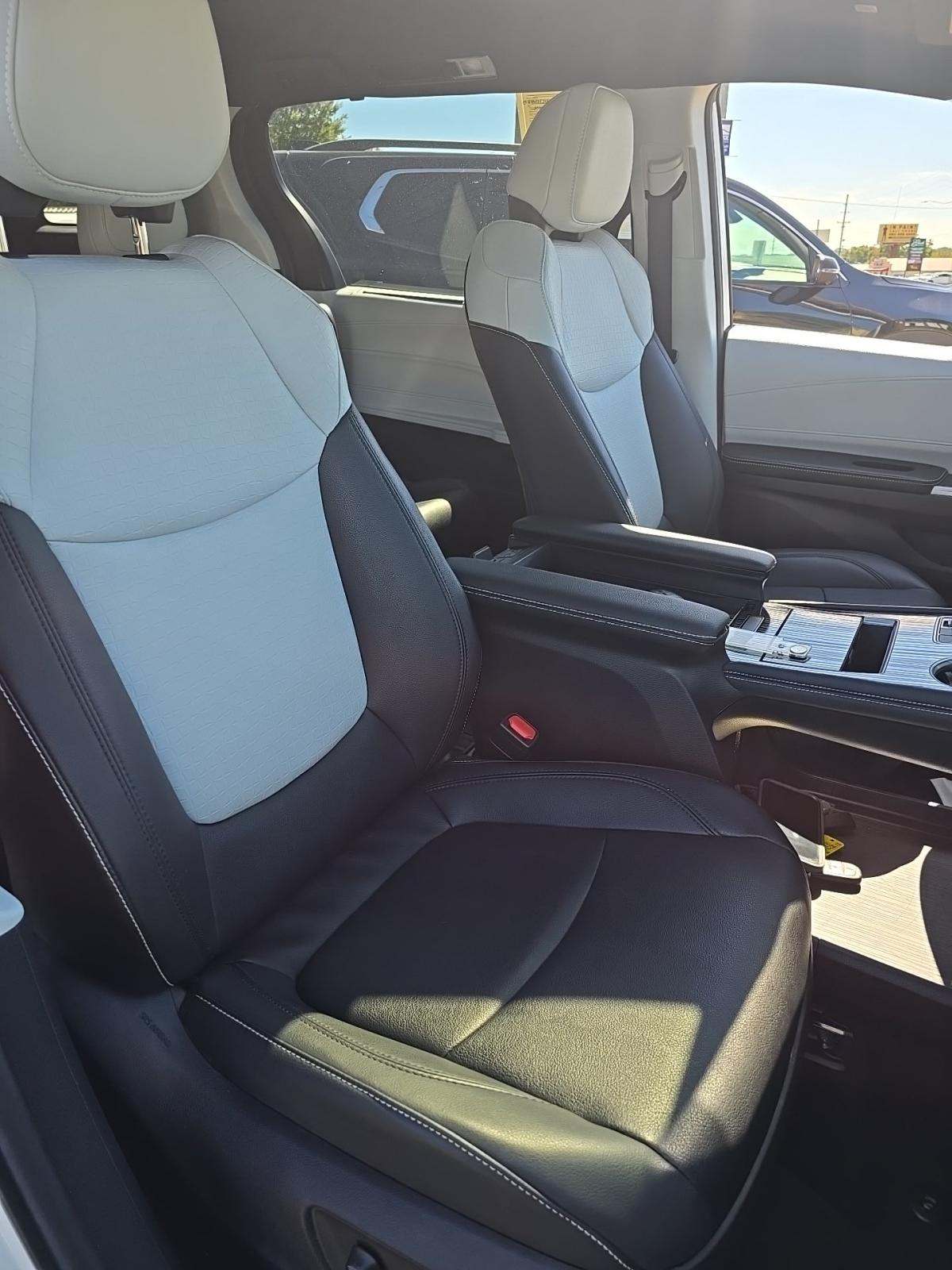 2025 Toyota Sienna XSE FWD