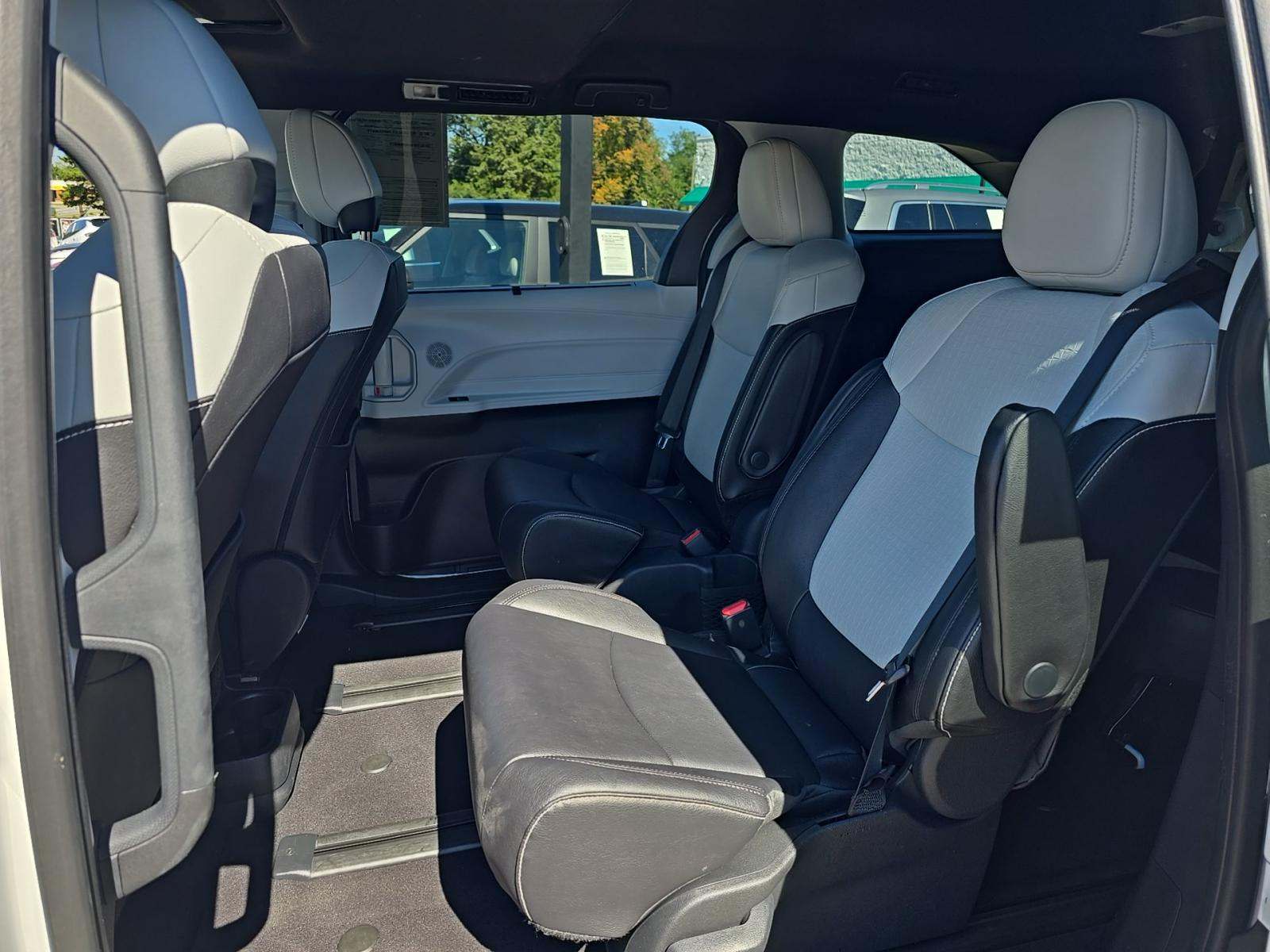 2025 Toyota Sienna XSE FWD