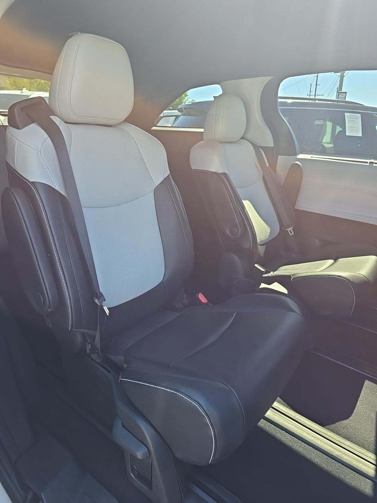 2025 Toyota Sienna XSE FWD