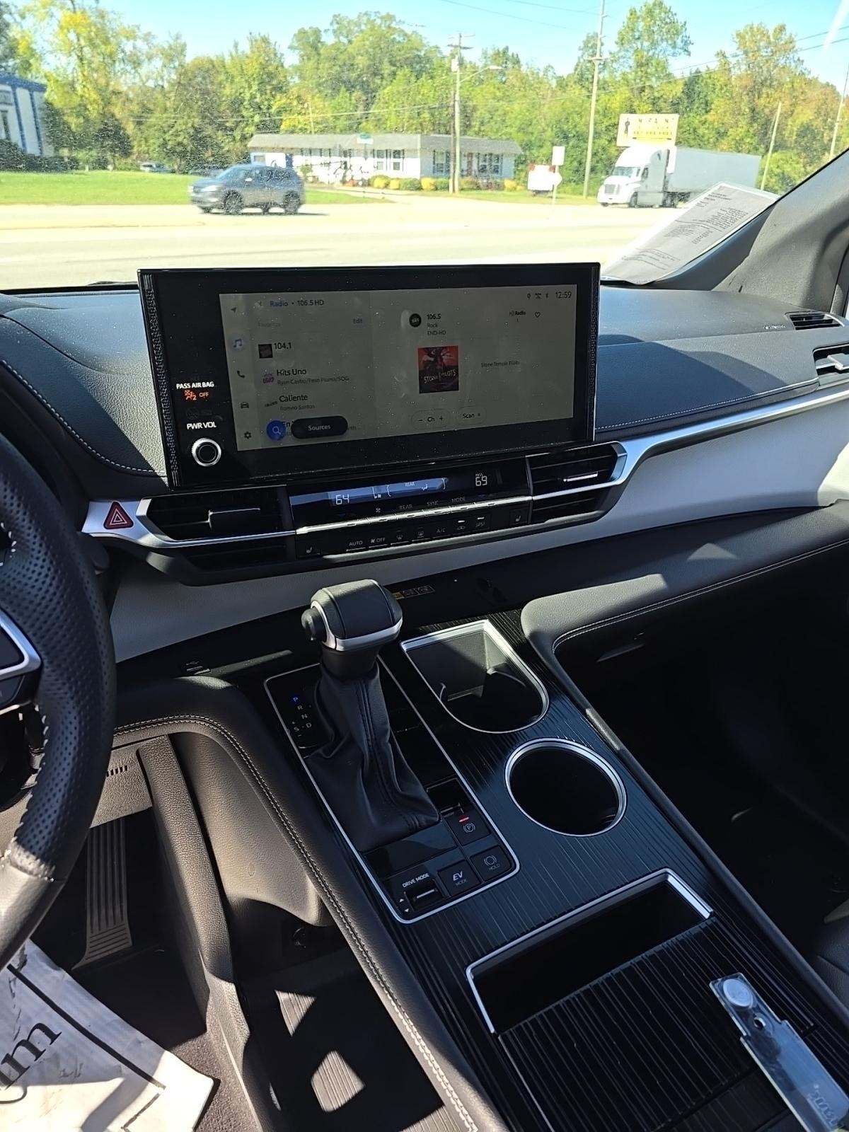 2025 Toyota Sienna XSE FWD