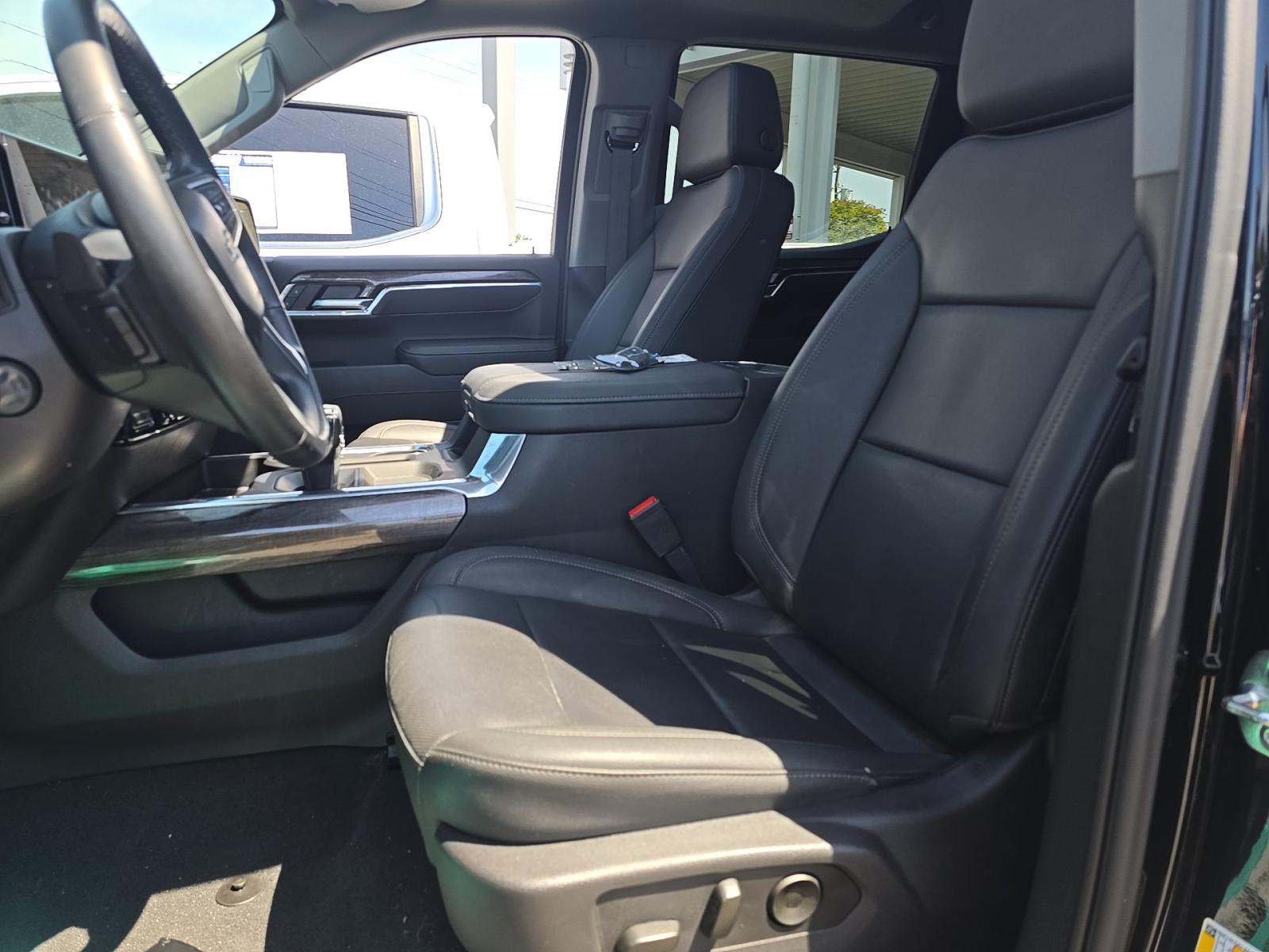 2025 Chevrolet Silverado 1500 LTZ AWD