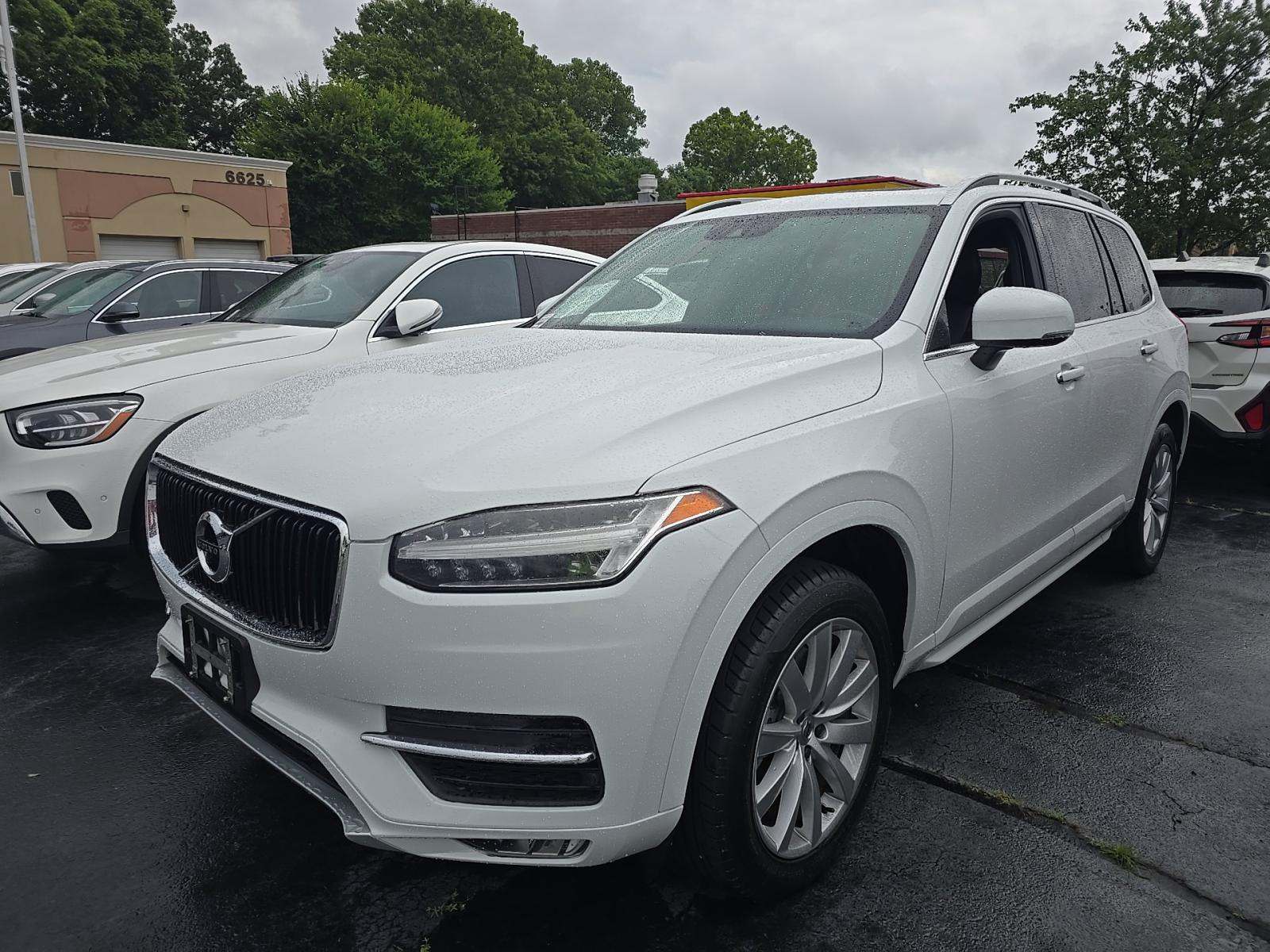 2017 Volvo XC90 T6 Momentum AWD