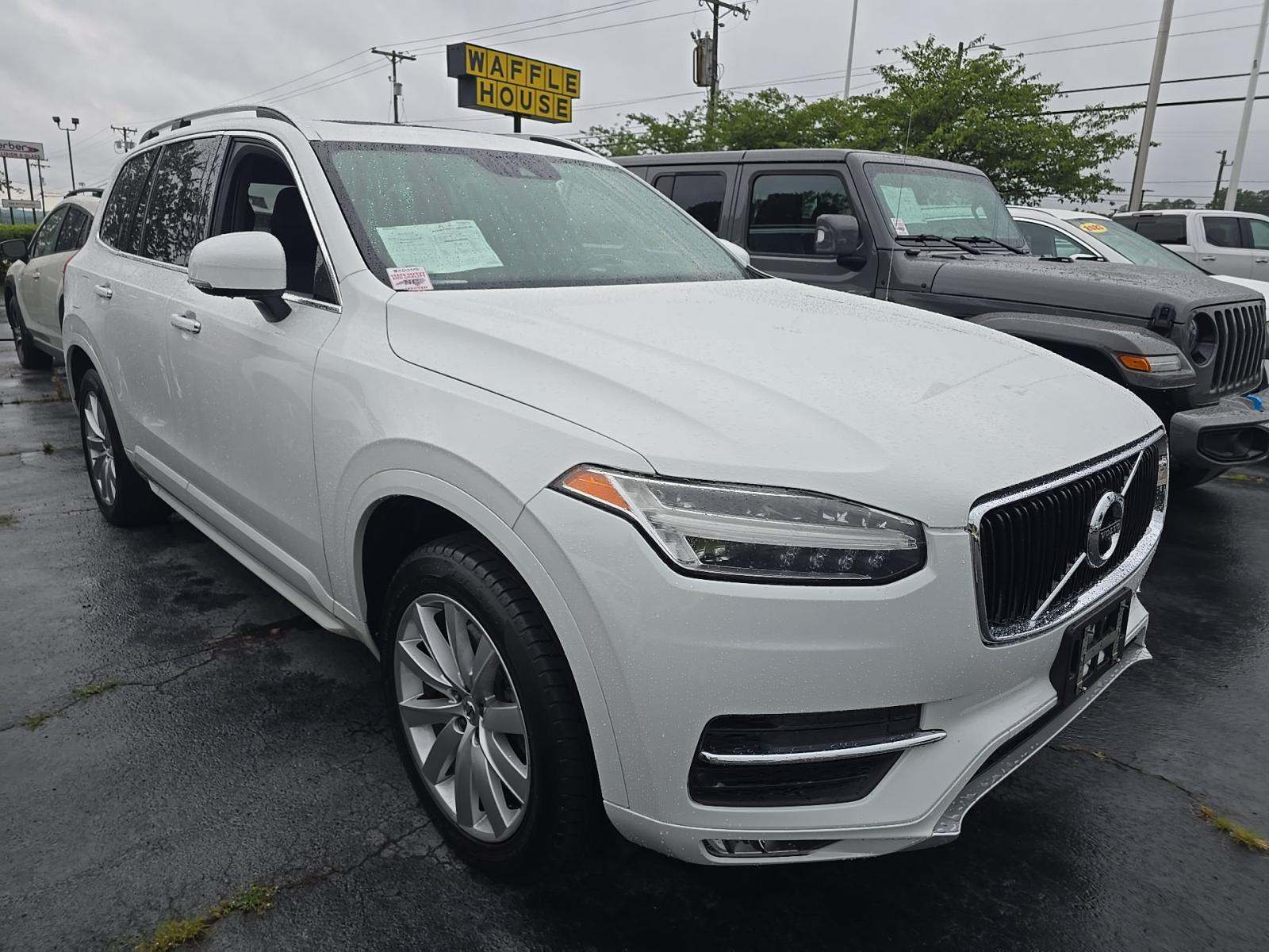2017 Volvo XC90 T6 Momentum AWD