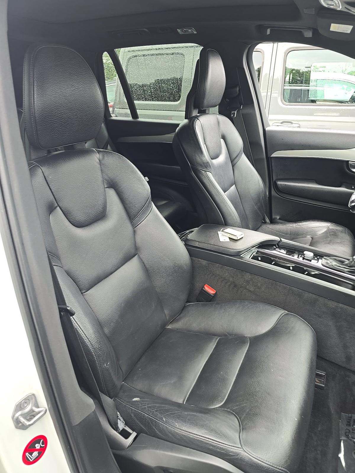 2017 Volvo XC90 T6 Momentum AWD