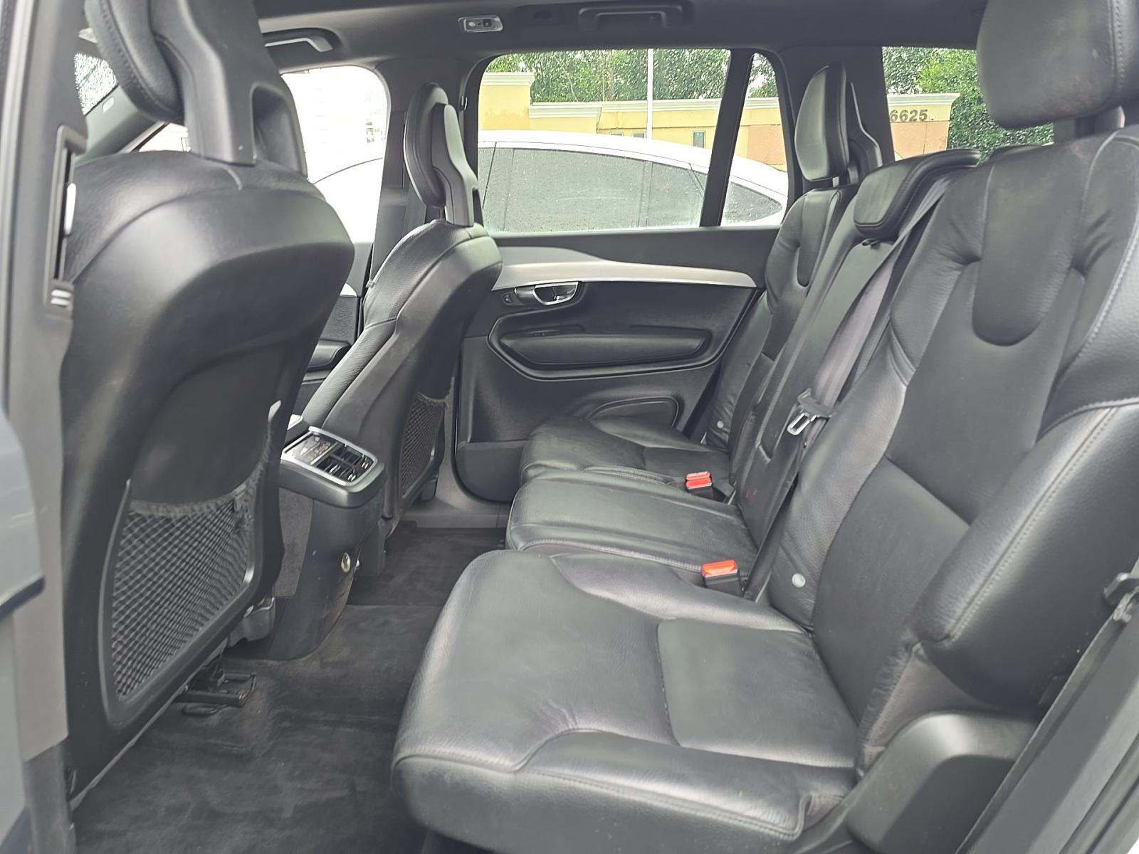 2017 Volvo XC90 T6 Momentum AWD