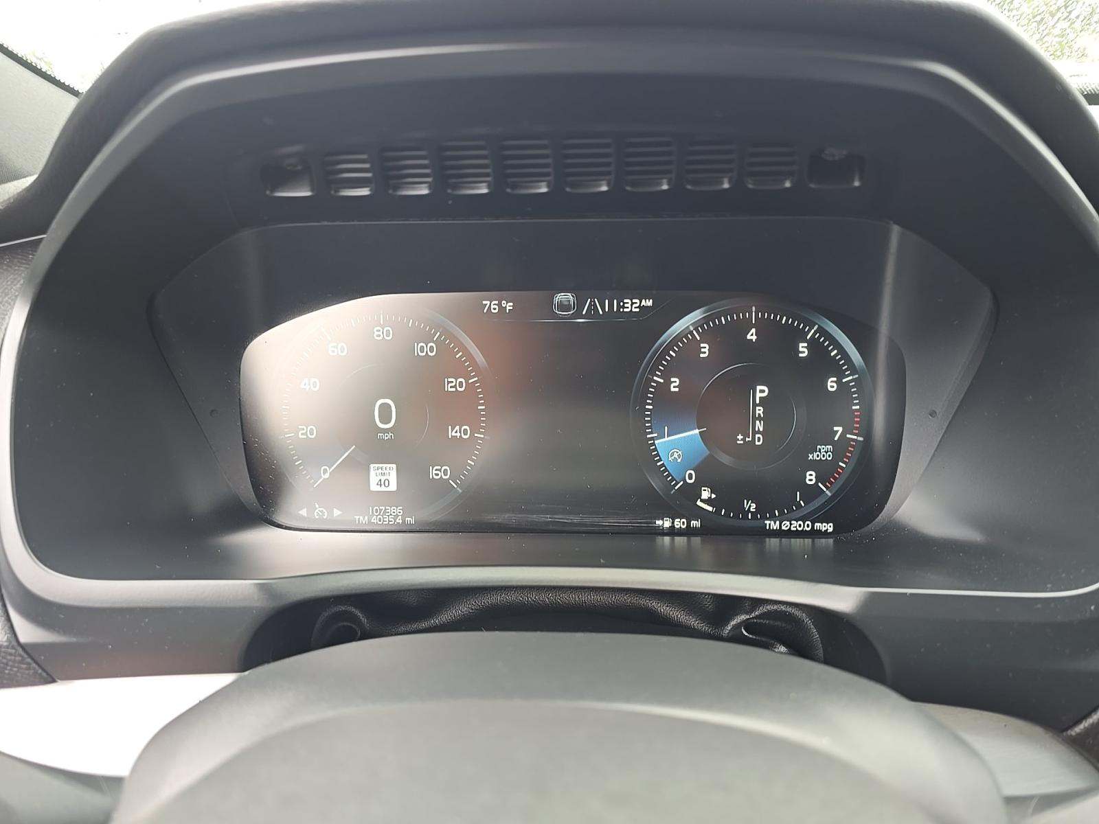2017 Volvo XC90 T6 Momentum AWD