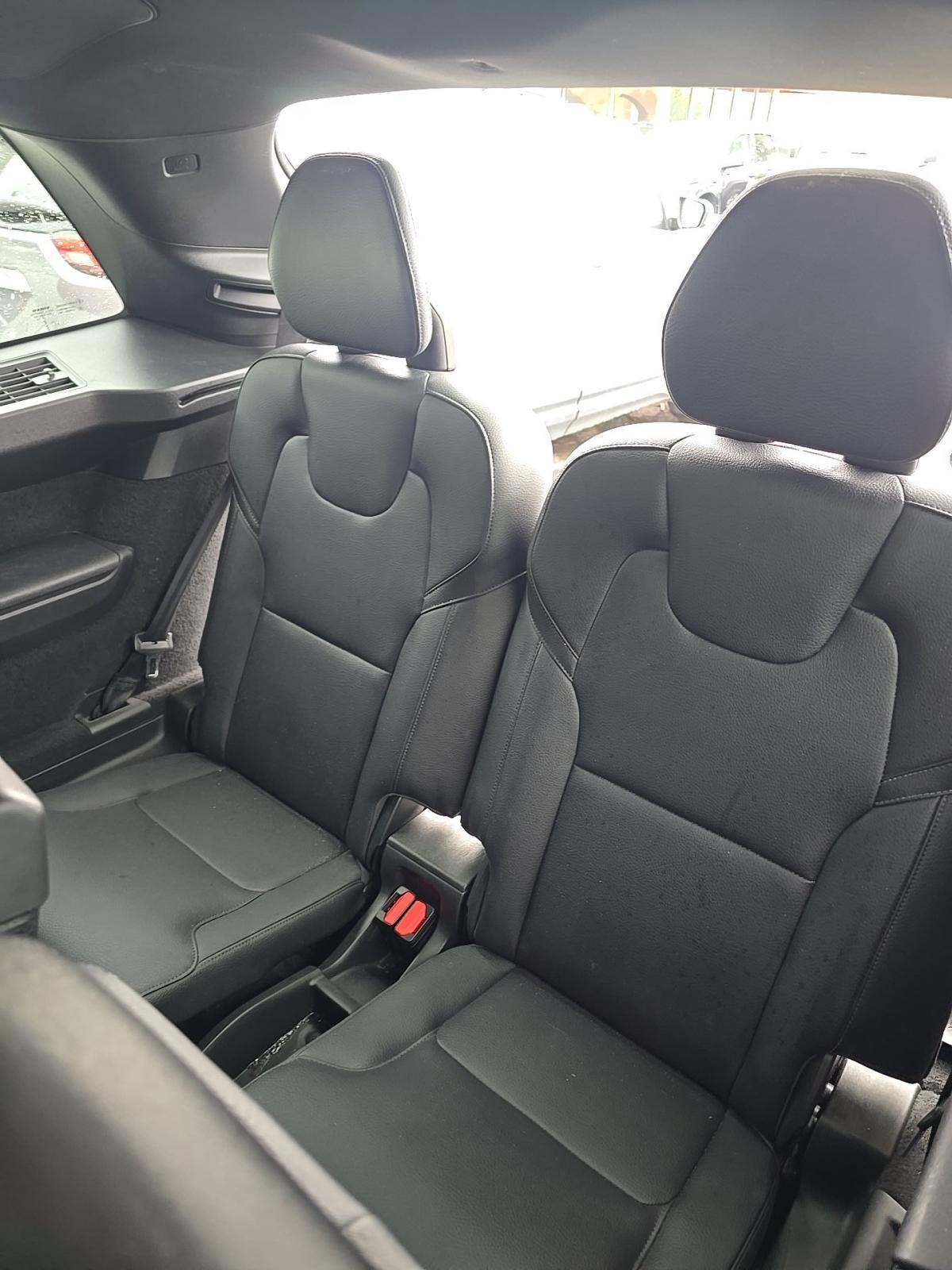 2017 Volvo XC90 T6 Momentum AWD