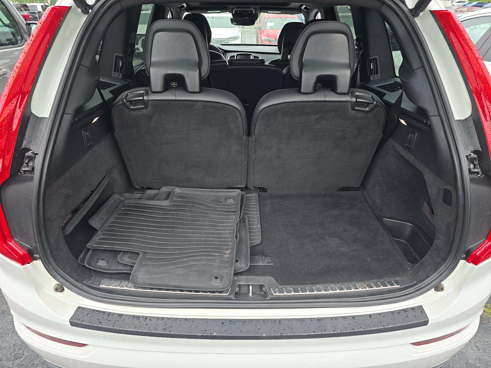 2017 Volvo XC90 T6 Momentum AWD
