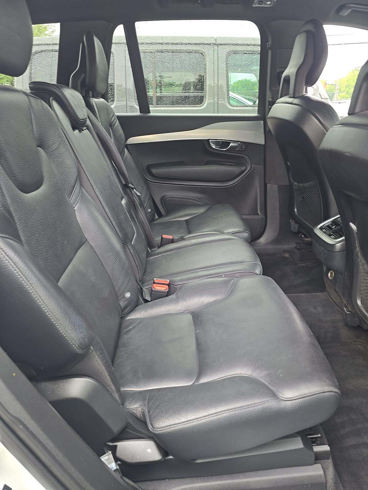 2017 Volvo XC90 T6 Momentum AWD